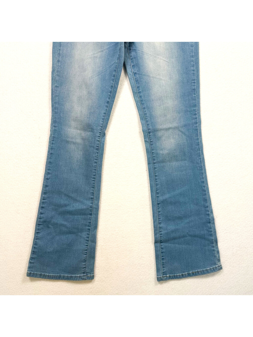 Fashion Nova Wide Leg High Waisted Light Wash Denim Jeans Women’s Size 11 NWT - Picture 8 of 15